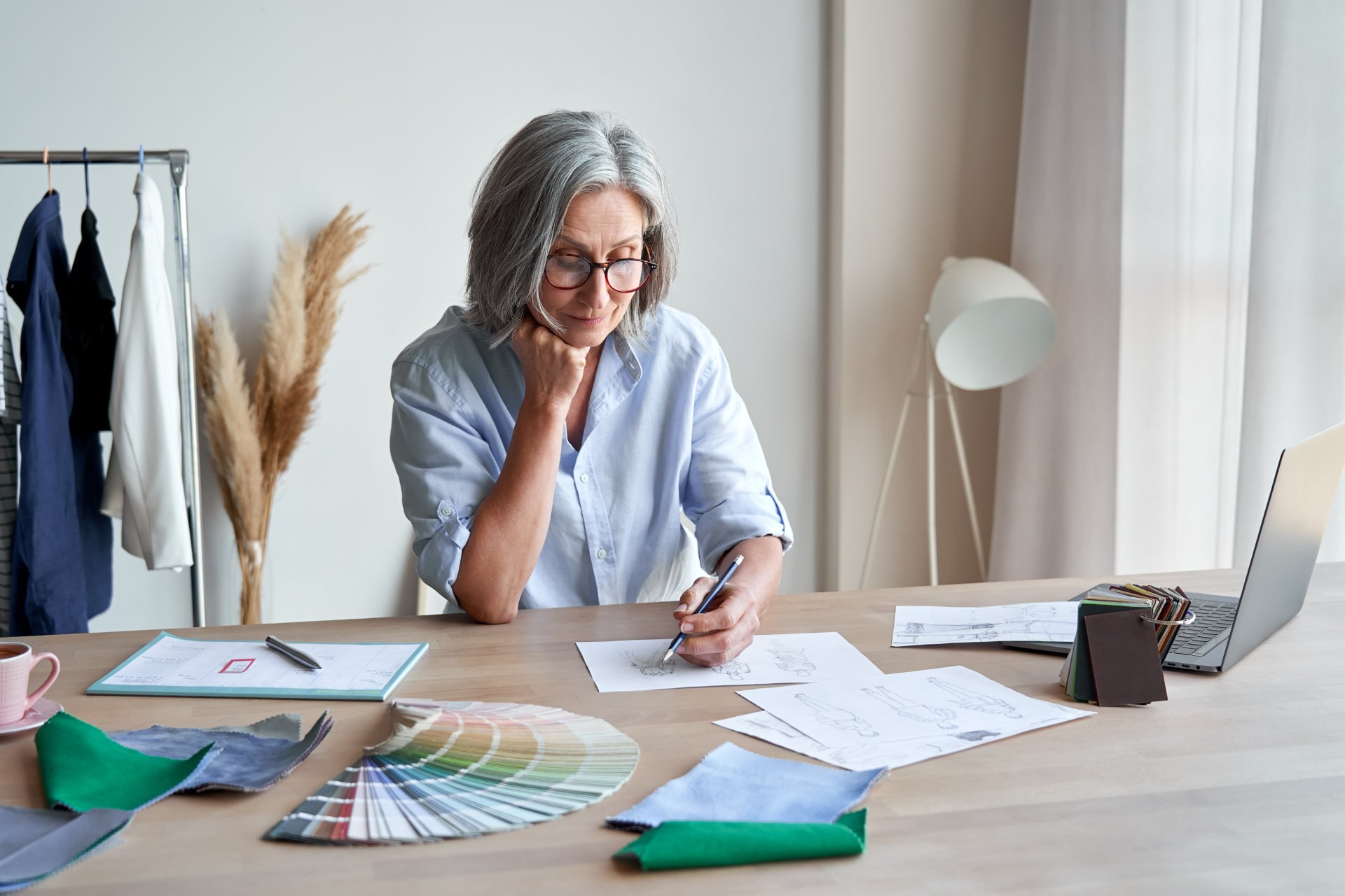 When Should You Choose to Work with a Virtual Assistant?